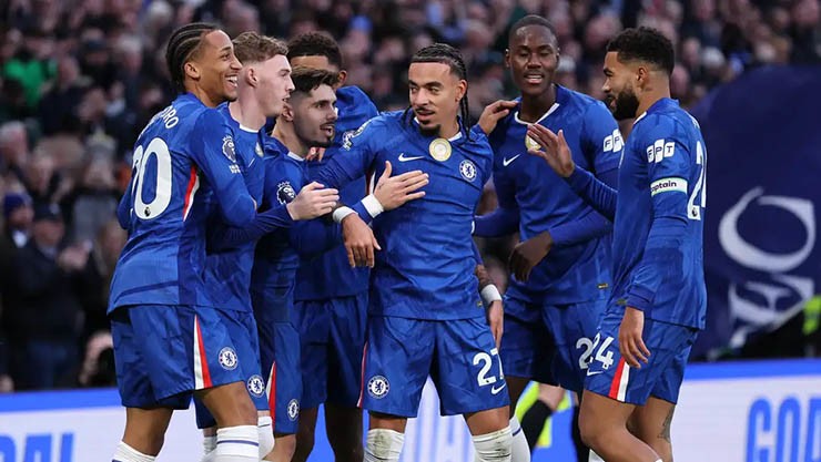 1765944450_Chelsea-nham-6-HLV-thay-the-tinh-sa-thai-Maresca-sau-48-gio-toi-te-nhat-chelsea-enzo-maresca-2-copy-1765851648-203-width740height417.jpg