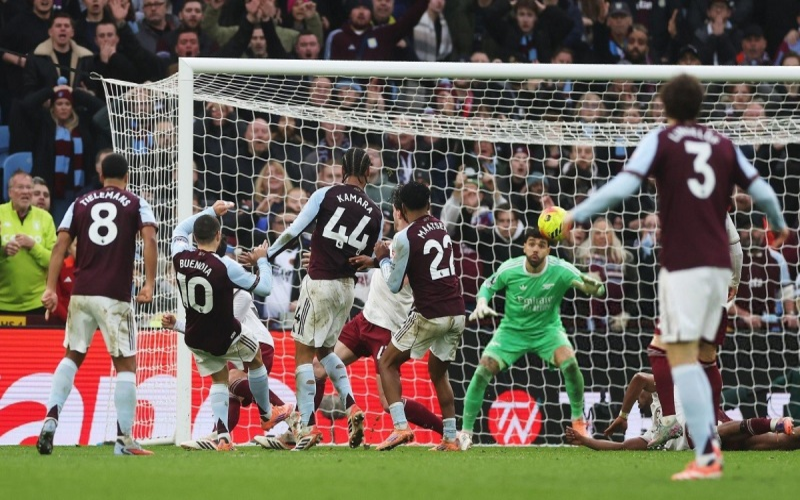 Jurrien Timber giục Arsenal trở lại sau khi thua Aston Villa