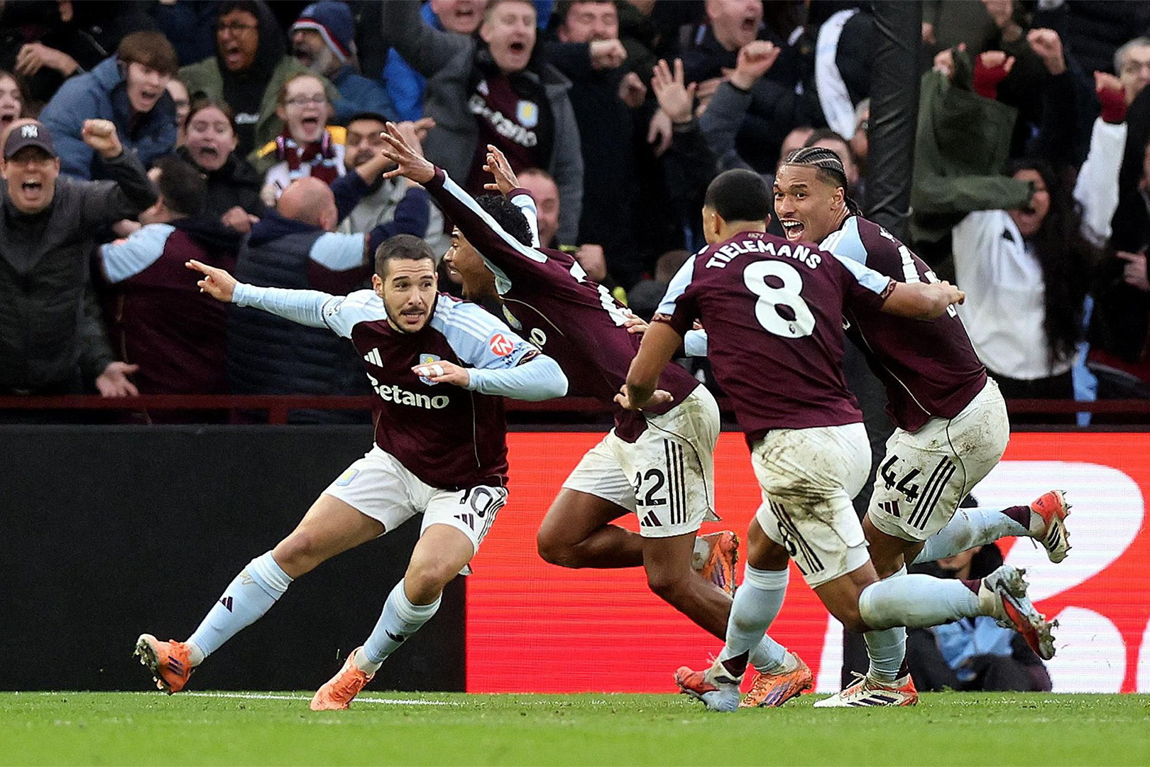 1767080090_aston-villa-arsenal-412.jpg