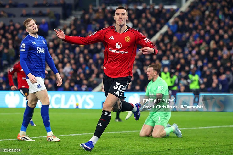 1772024100_Sieu-may-tinh-Opta-du-doan-Arsenal-vo-dich-Ngoai-hang-Anh-MU-co-ve-Cup-C1-sesko-mu-everton-1-copy-1771989071-613-width740height493.jpg