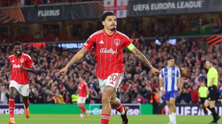 1776439672_Kich-ban-dien-ro-Nottingham-Forest-vua-da-hang-Nhat-Anh-vua-da-Cup-C1-28-1776412962-917-width740height416.jpg
