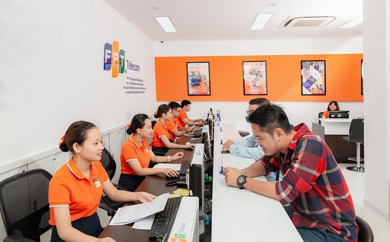 Đội ngũ nhân viên của FPT luôn sẵn sàng hỗ trợ khách hàng