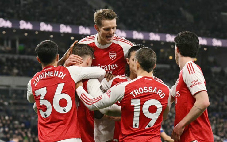 Arsenal-thang-xau-xi-Ban-linh-cho-pha-20-1766274253-691-width740height463