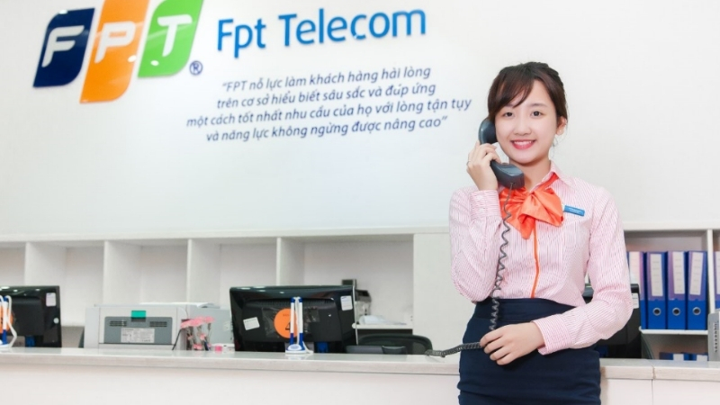 Nhân viên FPT tư vấn trực tiếp lắp Wifi Phường 2 Bảo Lộc tại văn phòng giao dịch