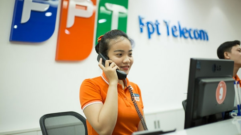 Nhân viên hỗ trợ tổng đài 24/7